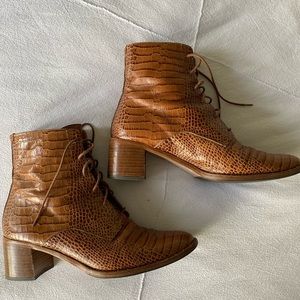 Freda Salvador. Size 39